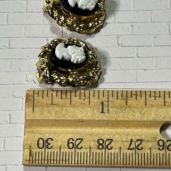 Vintage Black Gold White Cameo Victorian Clip-On Earrings - Picture 6 of 7